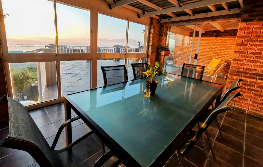 4 Bedroom Property for Sale in De Kelders Western Cape